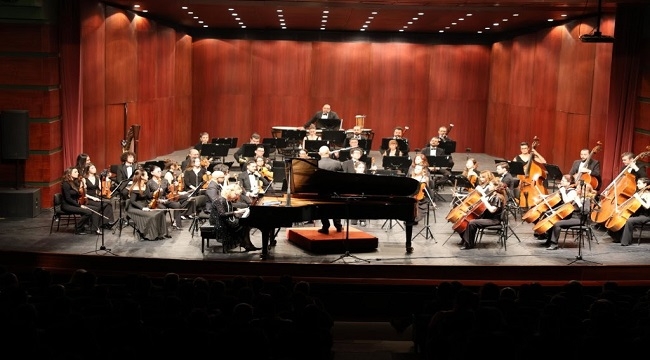 GÜLSİN ONAY'DAN ESKİŞEHİR'İN SENFONİ ORKESTRASI EŞLİĞİNDE MUHTEŞEM KONSER