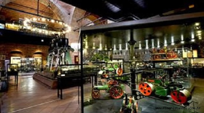 RAHMİ KOÇ MÜZESİ'NE YAPAY ZEKA DESTEĞİ