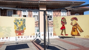 "KÂĞITTA AÇAN ÇİÇEKLER" ve "SEYİR VAKTİ: KARAGÖZ PERDESİNDE RAMAZAN" BURSA'DA ZİYARETE AÇILDI