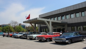 KADIKÖY'DE SEVGİLİLER GÜNÜ'NE ÖZEL KLASİK OTOMOBİL KONVOYU