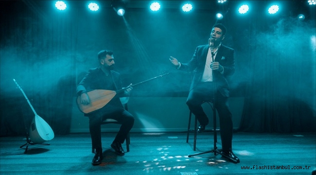 ÖZGÜR AKDEMİR "AYAĞINDA KUNDURA"'YI YENİDEN YORUMLUYOR