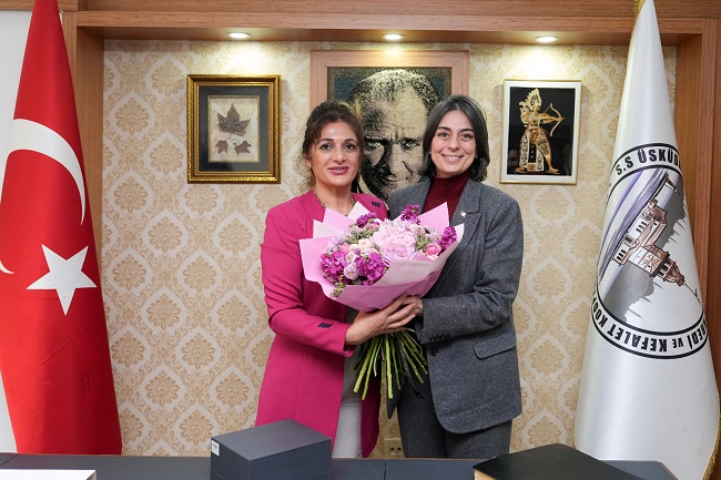 Üsküdar Belediye Başkanı Sinem Dedetaş'tan Esnaf ve Sanatçılara Ziyaret