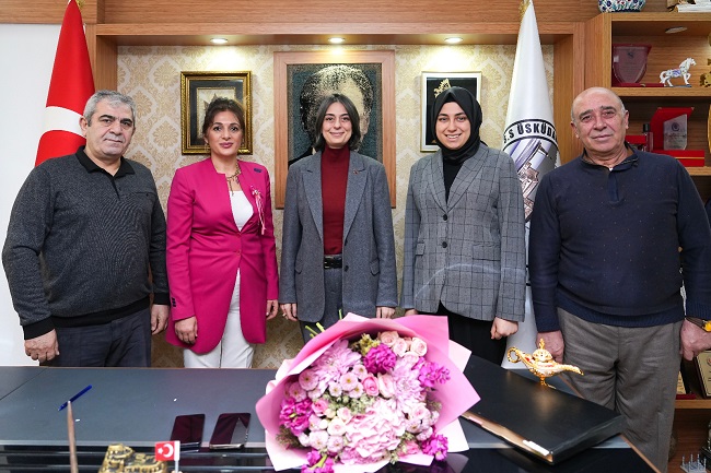 Üsküdar Belediye Başkanı Sinem Dedetaş'tan Esnaf ve Sanatçılara Ziyaret