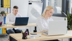 UZUN SÜRELİ OTURMA VÜCUT DENGESİNİ BOZUYOR!..