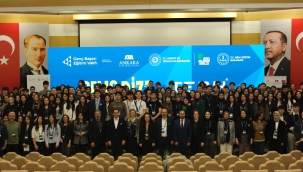 GENÇBIZZ-TECH ANKARA ZİRVESİ LİSELİ GİRİŞİMCİLERİ İŞ DÜNYASI İLE BULUŞTURDU