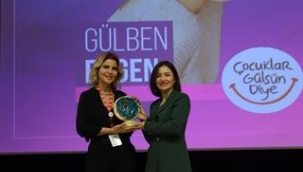 GÜLBEN ERGEN'E "ETKİ YARATAN SİVİL TOPLUM LİDERİ" ÖDÜLÜ 