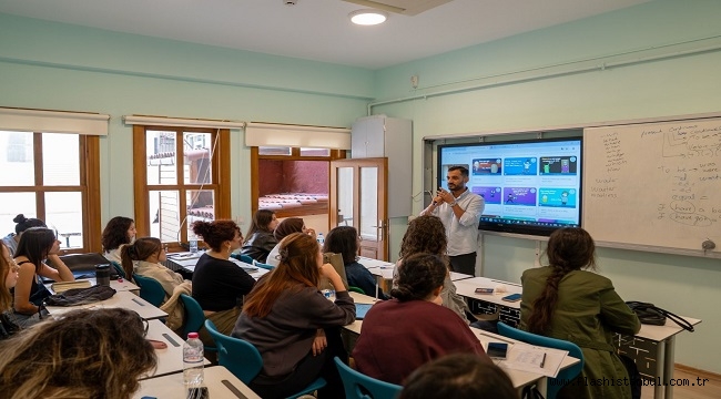 İBB GENÇLİK OFİSLERİNDE İLK DÖNEM EĞİTİMLERİ BAŞLADI