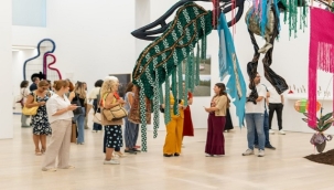 NİLBAR GÜREŞ'İN SERGİSİ 10 MAYIS'A KADAR UZATILDI