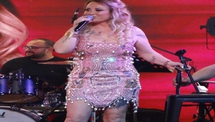 AYLİNCE ÇOCUKLARA ŞARKI ARMAĞAN ETTİ