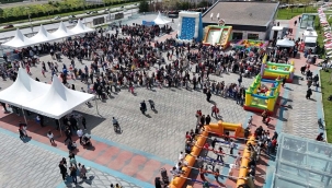 ÇEKMEKÖY'DE 23 NİSAN ÇOCUK ŞENLİĞİ COŞKUYLA DEVAM EDİYOR