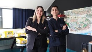 İKİ LİSE ÖĞRENCİSİ KULAKLIK REKLAMIYLA DÜNYA BİRİNCİSİ OLDU