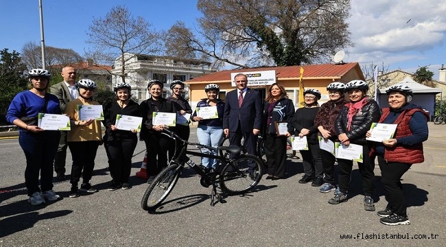 İSPARK'IN ÜCRETSİZ BİSİKLET EĞİTİMİ 39 İLÇE MEYDANINDA