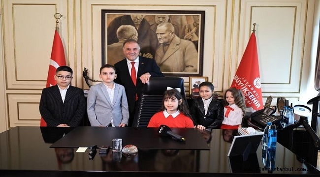 NURİ ASLAN, KOLTUĞUNU 4. SINIF ÖĞRENCİSİ ZEYNEP MİRA ÖRS'E DEVRETTİ