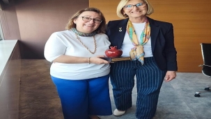 "YÖRESİNE DEĞER KATAN ÖNDER KADIN ÖDÜLÜ" PROF. DR. PINAR OKYAY'A VERİLDİ