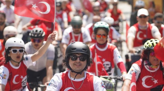 19 MAYIS RUHU KADIKÖY SOKAKLARINDA