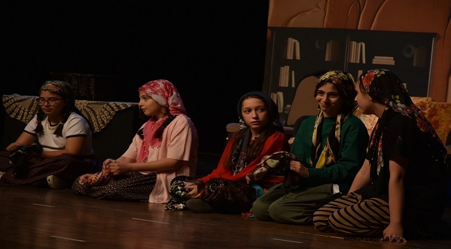 PENDİK BELEDİYESİ TİYATRO OKULU ÖĞRENCİLERİNİN PERFORMANSLARI TAKDİR TOPLADI