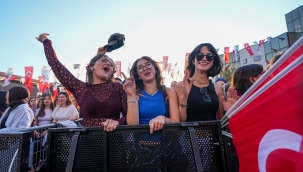 ÜSKÜDAR'DA 19 MAYIS COŞKUSU PİNHANİ KONSERİYLE YAŞANDI