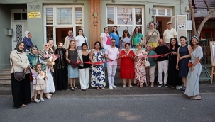 ÖZSARIKAMIŞ'IN DÜZENLEDİĞİ "YAZA MERHABA" KARMA SERGİSİ AÇILDI